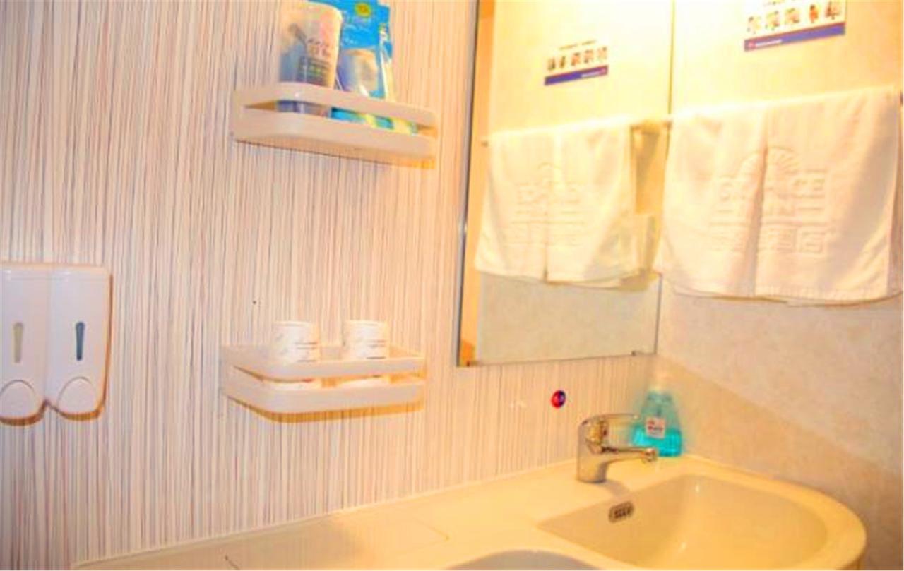 Greentree Inn Shandong Qingdao Railway Station Zhanqiao Yacht Wharf Express Exteriör bild