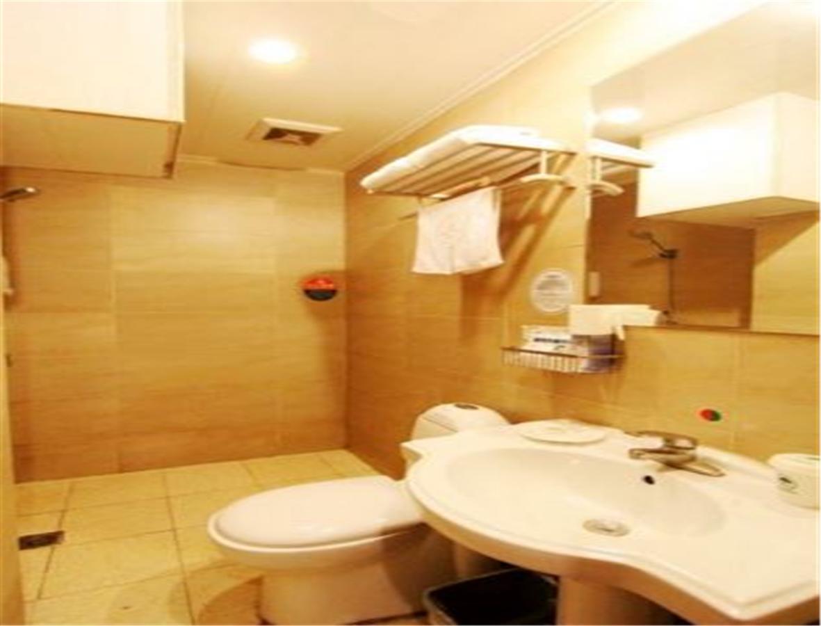 Greentree Inn Shandong Qingdao Railway Station Zhanqiao Yacht Wharf Express Exteriör bild